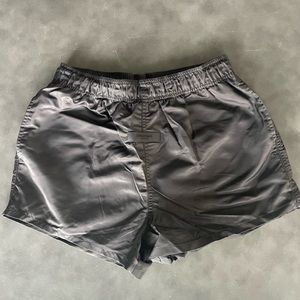 Essentials fear of god running shorts